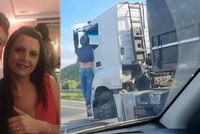 Řidič zabil ženu (†47) na motorce. Manžel naskočil na jeho náklaďák a držel se ho celých 30 km