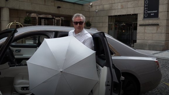 Video: Jak profi šofér Rolls-Royce chrání celebrity? Zeptali jsme se toho nejpovolanějšího