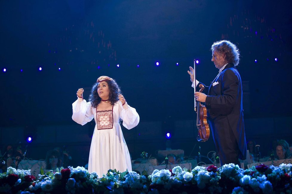 Houslový virtuóz André Rieu měl koncertovat v Praze. Vystoupení se zatím odsouvá na listopad