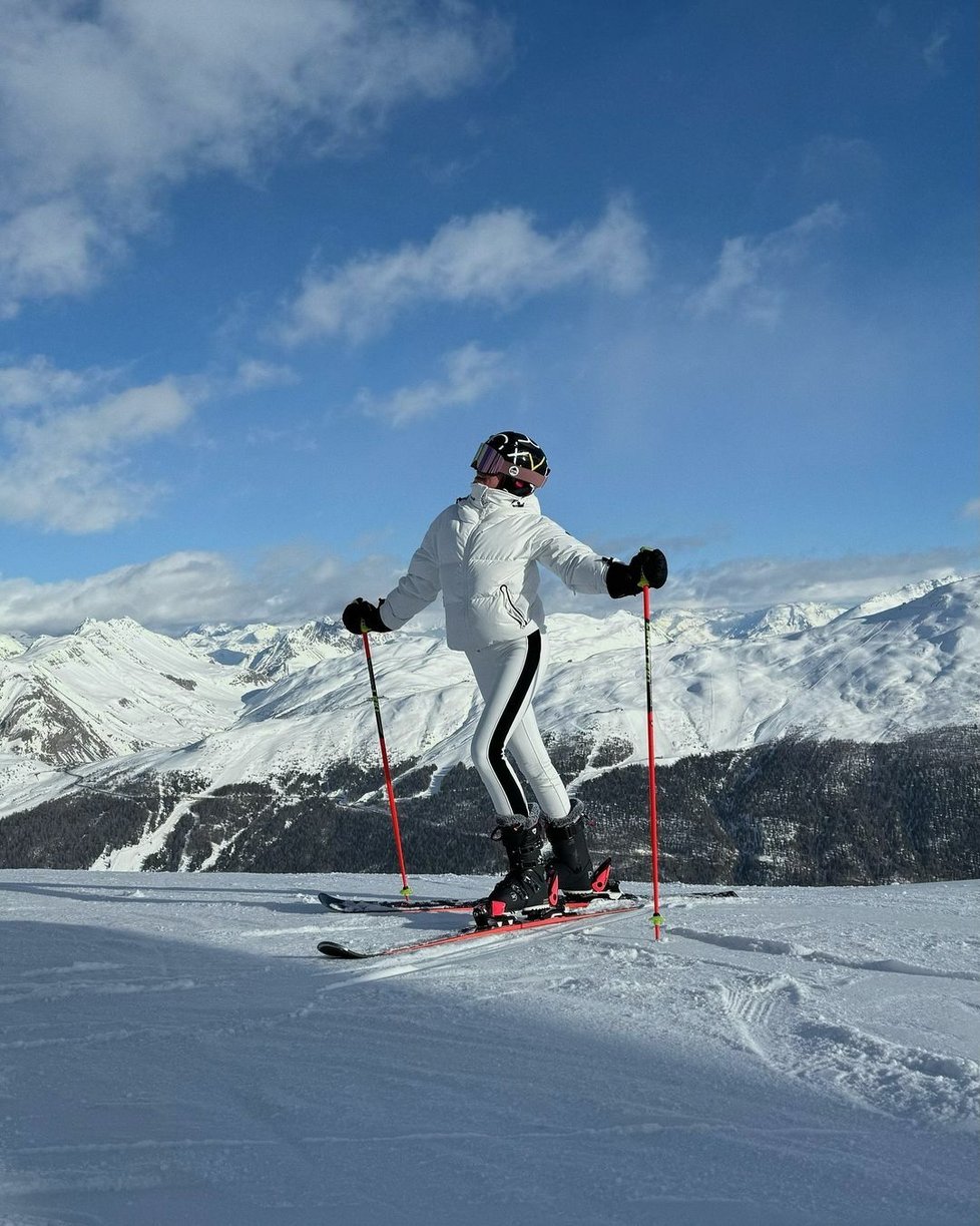 Andrea Bezděková na lyžovačce v Alpách