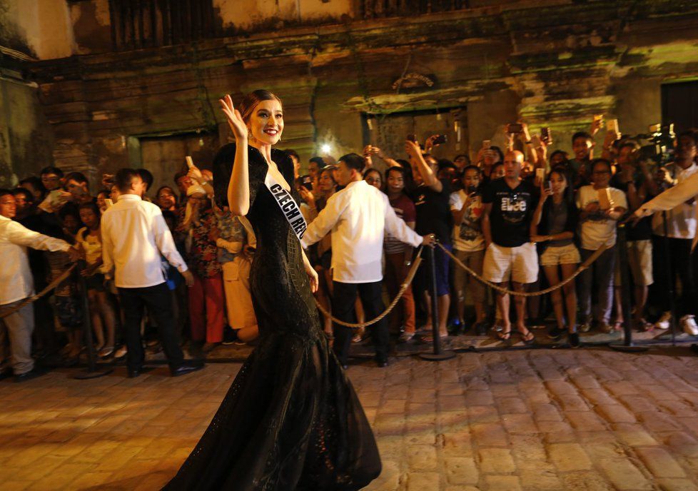 Andrea Bezděková během módní show v hispánské kolonii Vigin