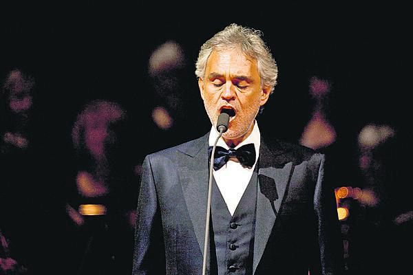 Bocelli nechce riskovat a Trumpovi radši nezazpívá.