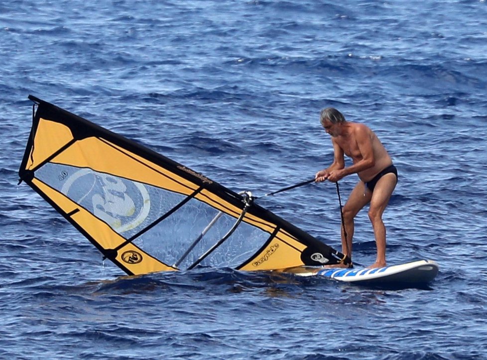 Andrea Bocelli na surfu