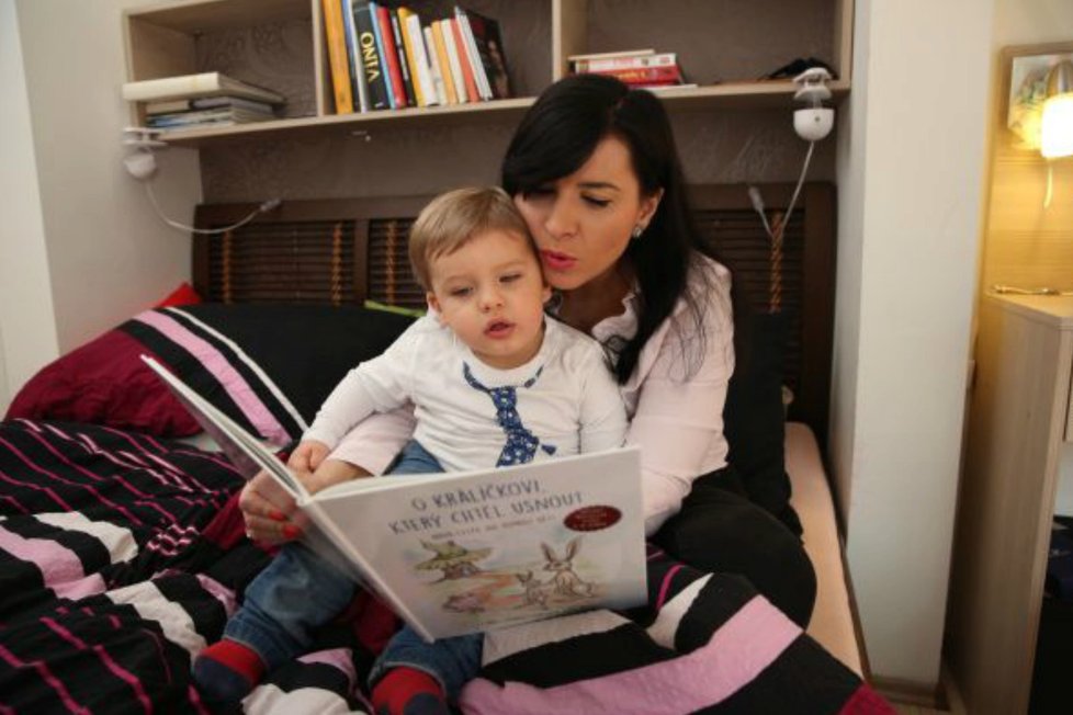 Nad knížkou s malým Adriankem