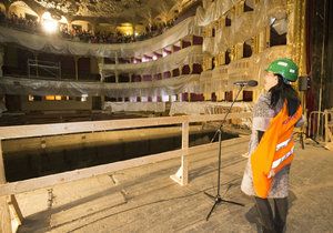 Pěvkyně Andra Kalivodová během rekonstrukce ve Státní opeře.