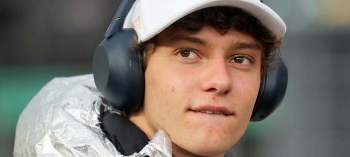 Kimi po návratu z teplých krajin neměl k dispozici teplé oblečení a vše musela zachraňovat jeho česká partnerka.