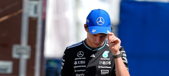 Kimi po návratu z teplých krajin neměl k dispozici teplé oblečení a vše musela zachraňovat jeho česká partnerka.