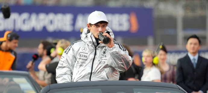 Kimi po návratu z teplých krajin neměl k dispozici teplé oblečení a vše musela zachraňovat jeho česká partnerka.