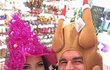 Andrea Pomeje a její přítel Pedritko si vystačili jen s vánočními ozdobami hlav