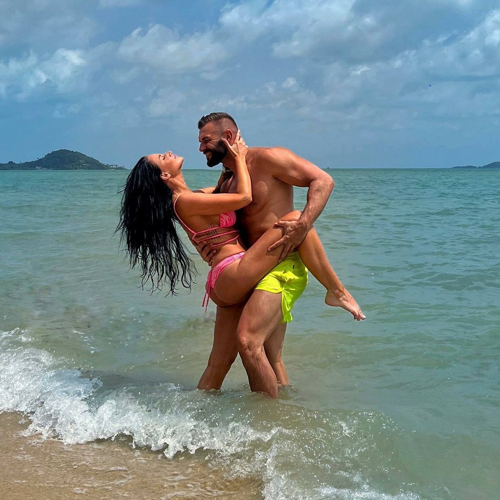 Andrea Pomeje se svým partnerem Petrem Plačkem v Thajsku
