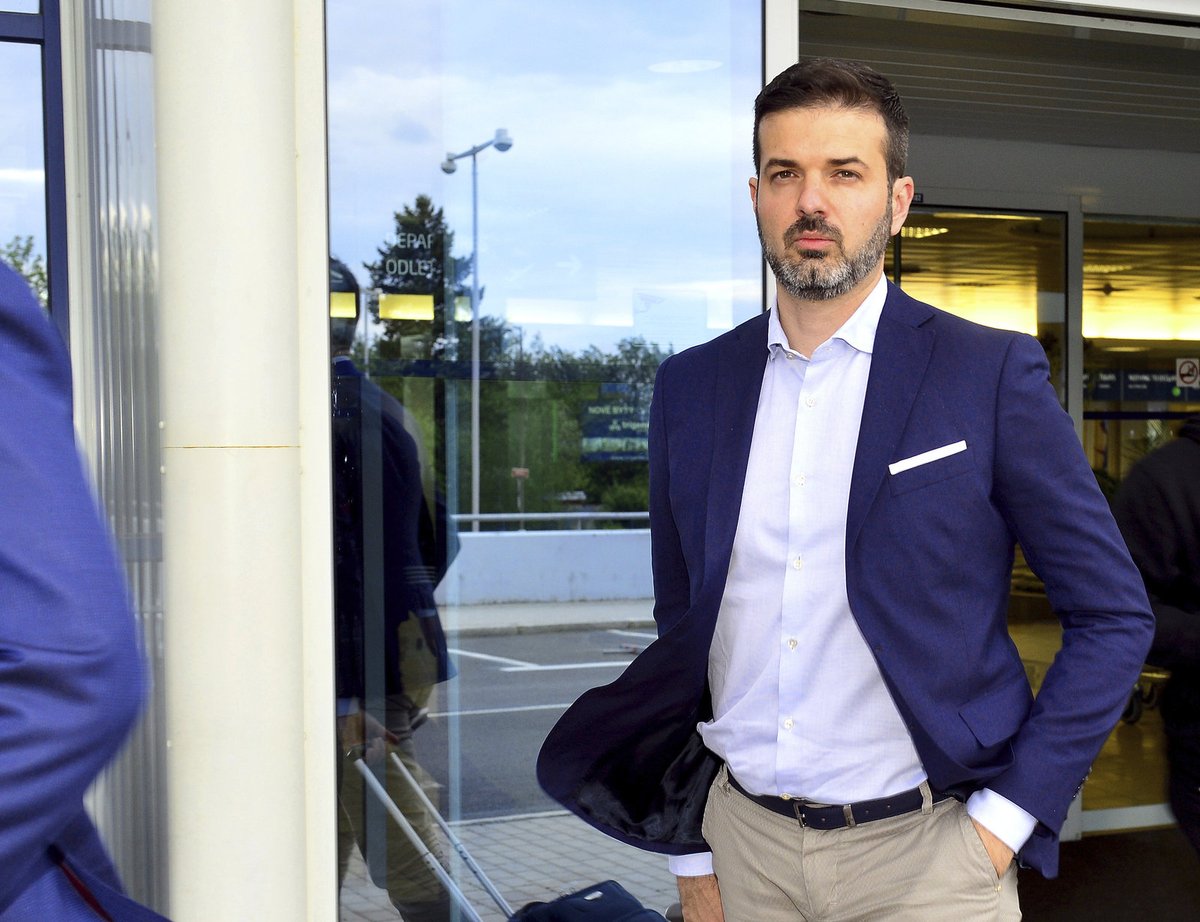 Italský trenér Andrea Stramaccioni přiletěl do Prahy a brzy podepíše smlouvu se Spartou