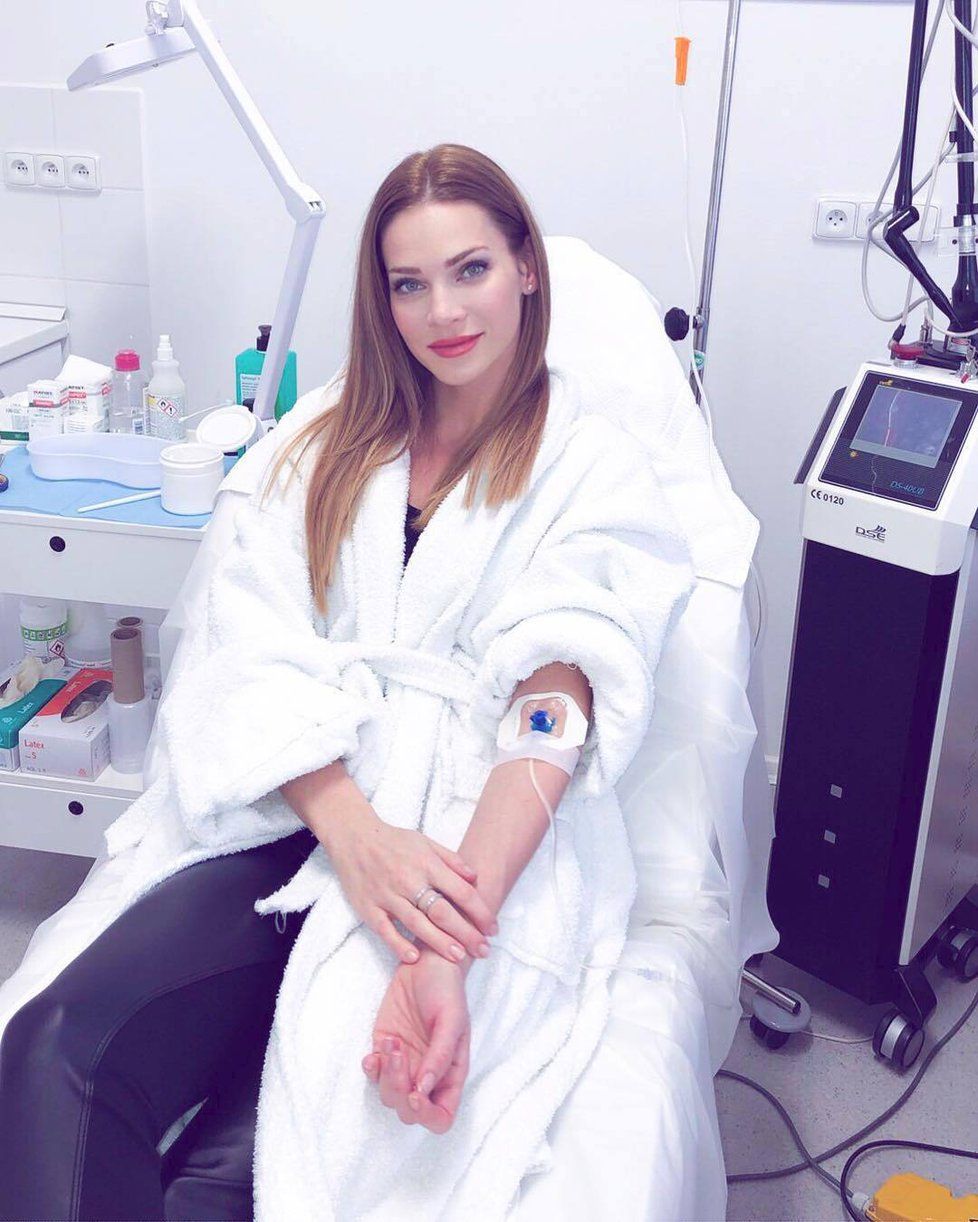 Andrea Verešová teď propaguje vitamínové transfúze