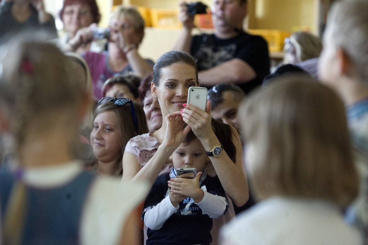 Andrea si vše každou chvíli fotí. A po každém čísle bouřlivě tleská. Jak by také ne, děti jí dělají velkou radost.