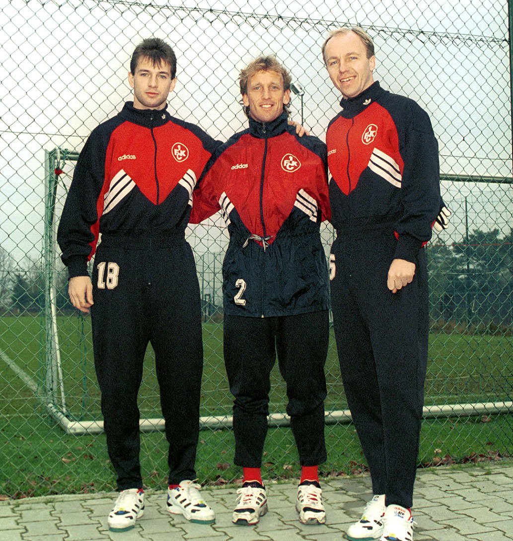 Bývalý německý reprezentant Andreas Brehme (uprostřed) se postaral o solidní trapas. Na snímku s Pavlem Kukou a Miroslavem Kadlecem