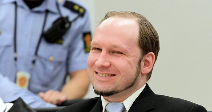 Gjør narr av ofrene: Det norske monsteret Breivik skal studere på universitetet!