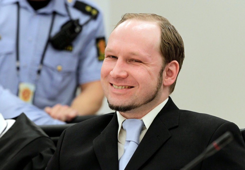 Breivik má novou přítelkyni.