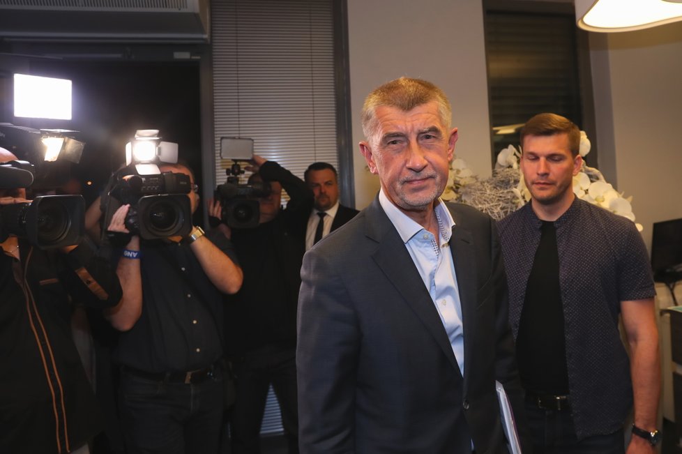 Eurovolby 2019: Andrej Babiš při příchodu do štábu, který si hnutí ANO zřídilo ve své centrále v Praze na Chodově