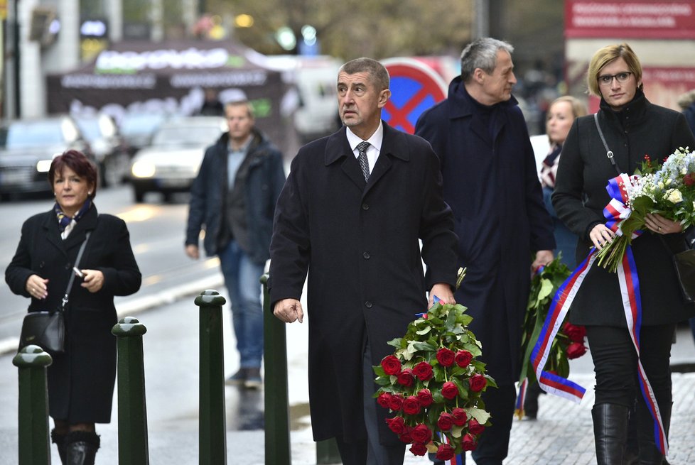 Andrej Babiš 17. listopadu 2016 ráno na Národní třídě v Praze