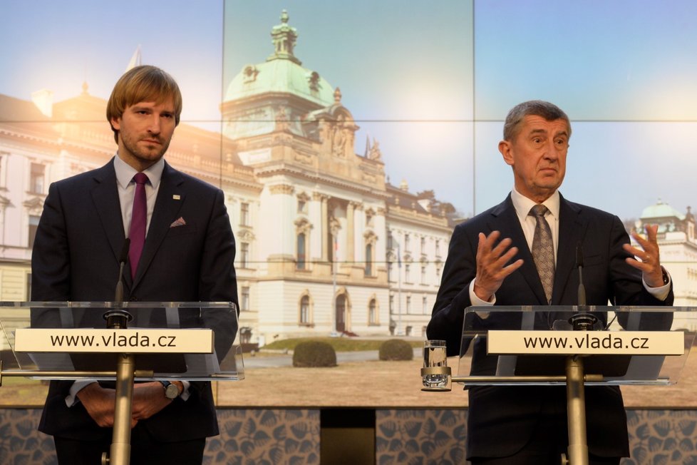 Předseda vlády Andrej Babiš a ministr zdravotnictví Adam Vojtěch vystoupili na tiskové konferenci k aktuální situaci v souvislosti s výskytem koronaviru (10. 3. 2020).