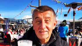 Andrej Babiš (ANO) s pivem: Pozdrav z Alp, kam vyrazil s rodinou