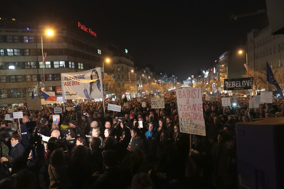 Protest proti Andreji Babišovi na Václavském náměstí v souvislosti s kauzou jeho syna Andreje juniora (15.11.2018)