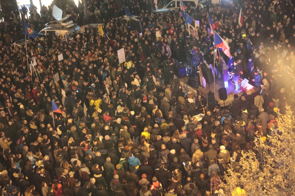 Protest proti Andreji Babišovi na Václavském náměstí v souvislosti s kauzou jeho syna Andreje juniora (15. 11. 2018)