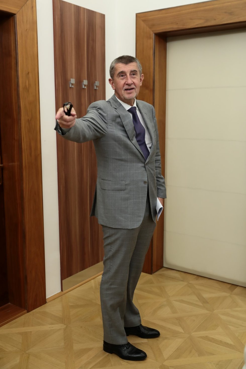 Andrej Babiš (ANO): „Chceme se podívat na úspory ve státní správě, kde jsou tisíce mrtvých duší, kde státní zaměstnanci dostávají peníze za neobsazená místa.“