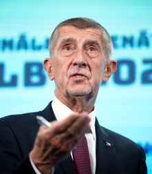 Senát zrušíme a nahradíme ho valnou hromadou, Česko převedeme do svěřenského fondu, plánuje Babiš Senát zrušíme a nahradíme ho valnou hromadou, Česko převedeme do svěřenského fondu, plánuje Babiš