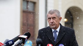 Andrej Babiš po schůzce s prezidentem Petrem Pavlem, kterému předal seznam kandidátů ANO, SPD a Motoristů na ministry (26. 11. 2025)