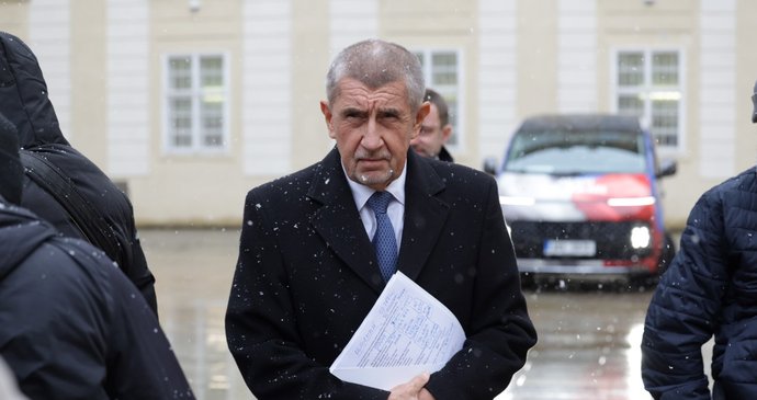Andrej Babiš po schůzce s prezidentem Petrem Pavlem, kterému předal seznam kandidátů ANO, SPD a Motoristů na ministry (26. 11. 2025)