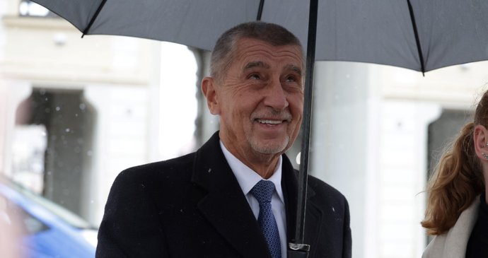 Andrej Babiš po schůzce s prezidentem Petrem Pavlem, kterému předal seznam kandidátů ANO, SPD a Motoristů na ministry (26. 11. 2025)