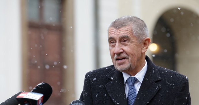 Andrej Babiš po schůzce s prezidentem Petrem Pavlem, kterému předal seznam kandidátů ANO, SPD a Motoristů na ministry (26. 11. 2025)