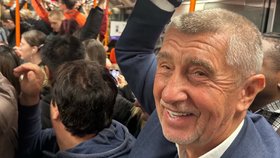 Andrej Babiš (ANO) v pražském metru (15.10.2025)