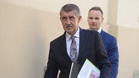 Andrej Babiš při příchodu na jednání předsednictva a výboru ANO (12. 4. 2018)