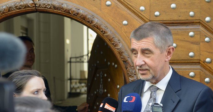 Andrej Babiš při příchodu na jednání předsednictva a výboru ANO (12.4.2018)