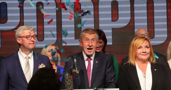 Oslavy vítězství ve štábu ANO (4.10.2025)