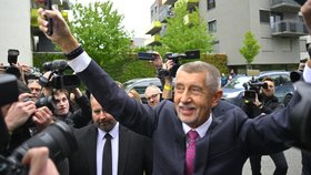 Volby ONLINE: Dojde na volební pat? S kým složí vládu Babiš? Trumfy mají Motoristé