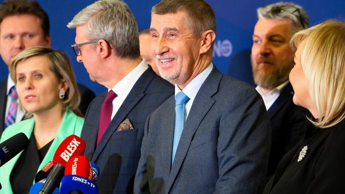 Andrej Babiš se spolustraníky na tiskovce hnutí ANO
