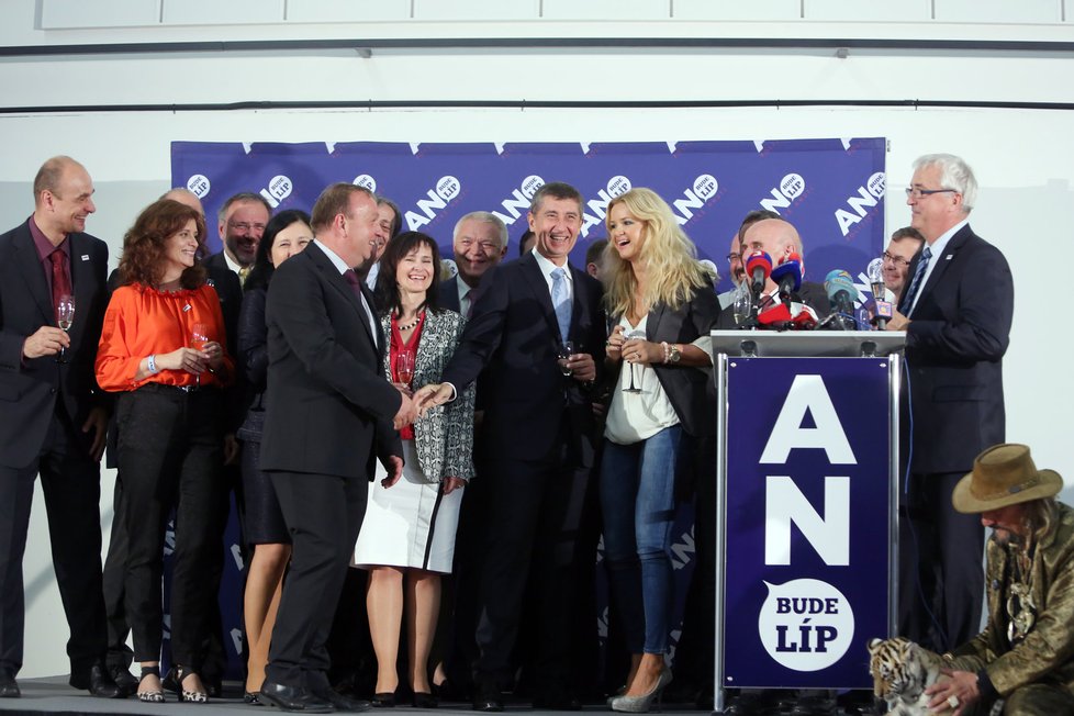 Takhle hnutí ANO slavilo svůj dosavadní historický úspěch - druhé místo v předčasných volbách 2013