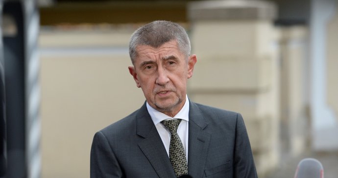 Andrej Babiš možná plánoval sestavit samostatnou vládu už od začátku, míní Okamura.