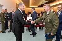 Babiš narazil s vysláním Čechů do bojových misí. KSČM hrozí koncem tolerance vlády