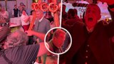 Babiš označil Rakušany za magory. Pak v tyrolském kroji juchal na party se Schwarzeneggerem