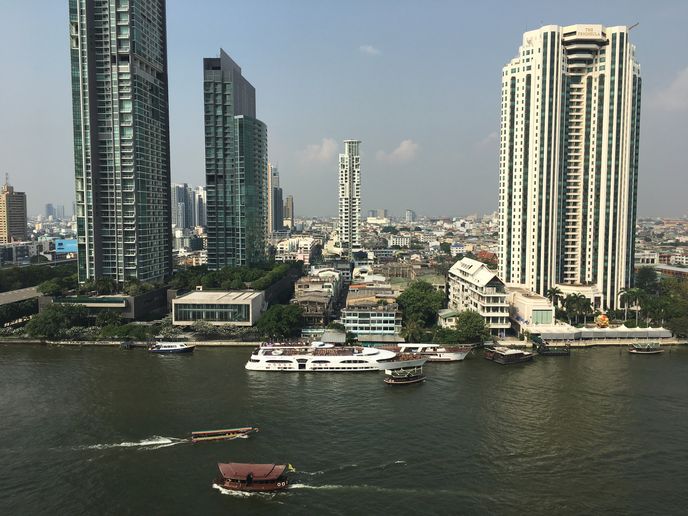 Pohled na denní Bangkok z pětihvězdičkového hotelu Shangri - La. Pohled na denní Bangkok z pětihvězdičkového hotelu Shangri - La.