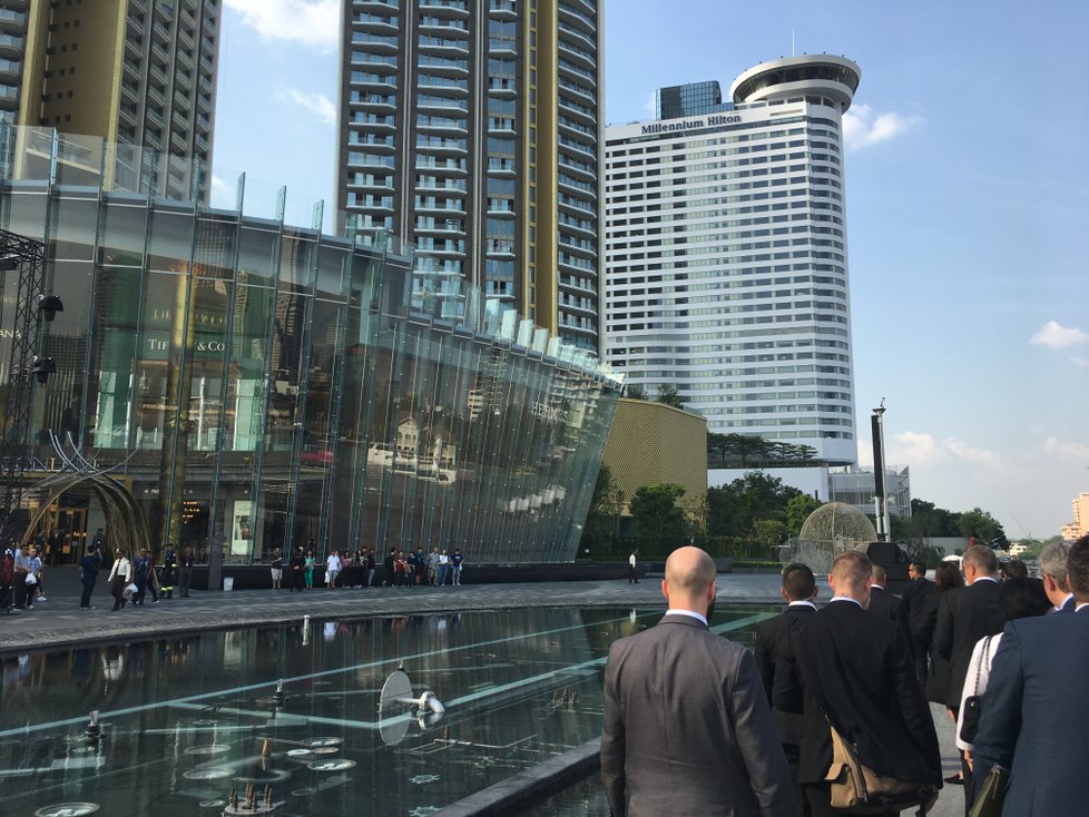 Andrej Babiš navštívil i supermoderních obchodní centrum Iconsiam, otevřené s velkou pompou teprve v listopadu 2018