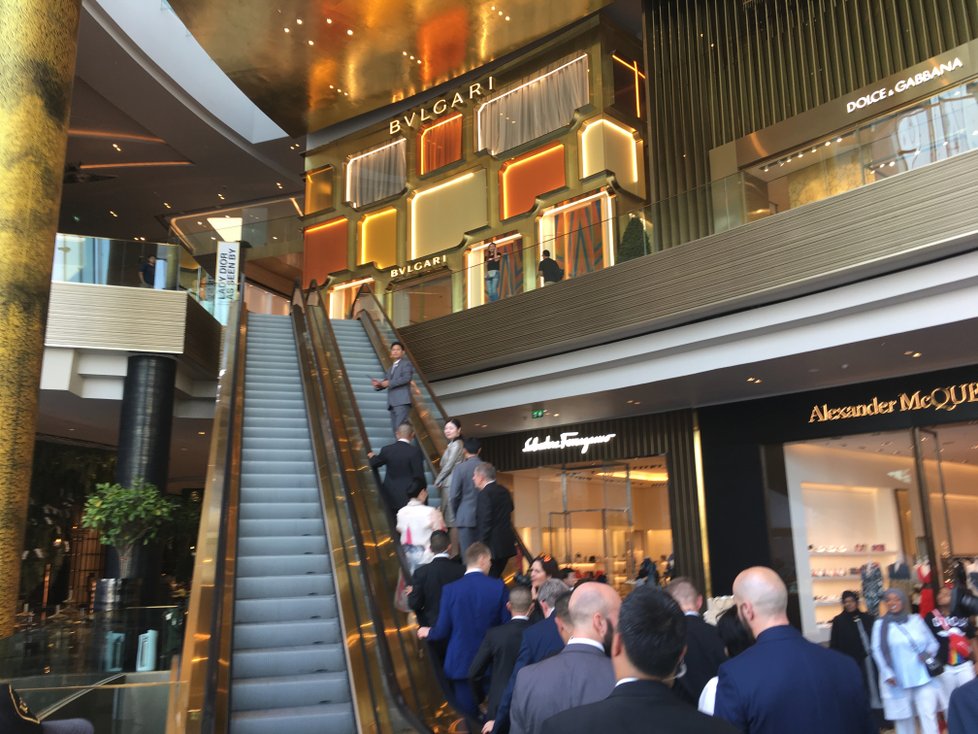 Andrej Babiš navštívil i supermoderních obchodní centrum Iconsiam, otevřené s velkou pompou teprve v listopadu 2018
