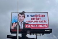Babiš couvá kvůli billboardům s válkou a vojáky: Měl tam být generál, budou se měnit