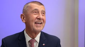 Hrozí konec krizové linky. Babišova vláda porušuje své sliby a hází potřebné lidi přes palubu Hrozí konec krizové linky. Babišova vláda porušuje své sliby a hází potřebné lidi přes palubu