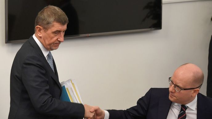 Andrej Babiš a Bohuslav Sobotka na jednání bezpečnostního výboru