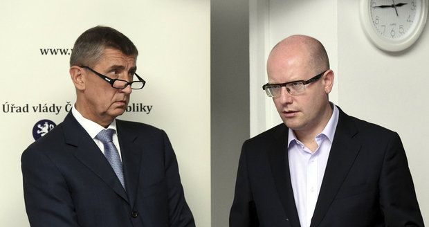 Babiš: Vládní padáky vítám. Ludvíkem si Sobotka koupil podporu v ČSSD