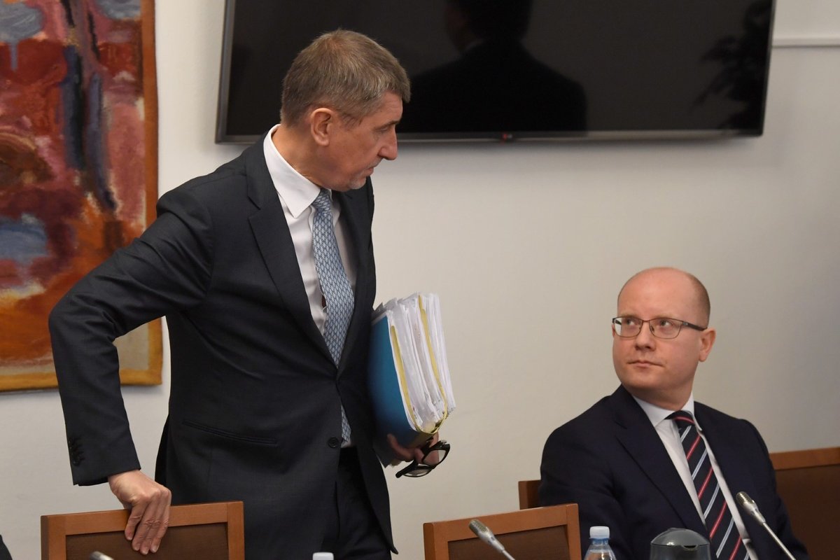 Andrej Babiš a Bohuslav Sobotka na jednání bezpečnostního výboru